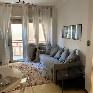 Viale Pascoli Due , Cesenatico Italia